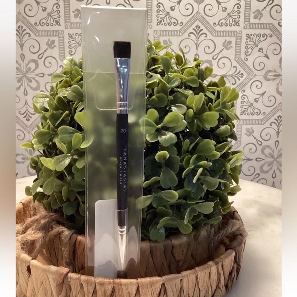 CS ANASTASIA BEVERLY HILLS/BRUSH 20 - DUAL-ENDED FLAT DETAIL BRUSH